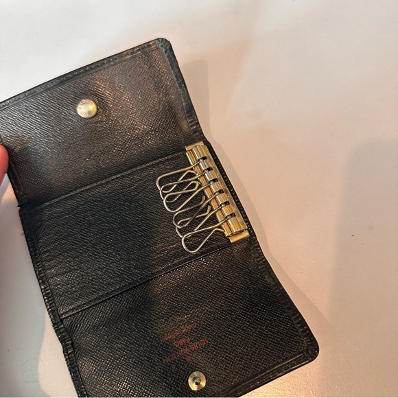 Louis Vuitton Epi Black Key Case 6 - Picture 9 of 11